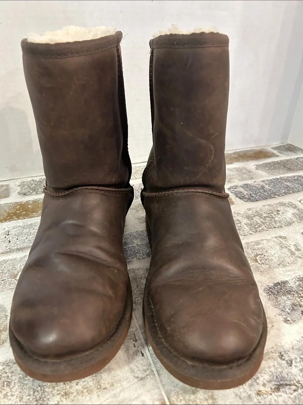 Ugg Women’s Brown Shearling-Lined Short Leather Boots S/N 1005093